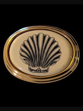 Vintage Barlow Cream Color Gold Tone Seashell Oval Shaped 1.36" Wide Brooch Pin